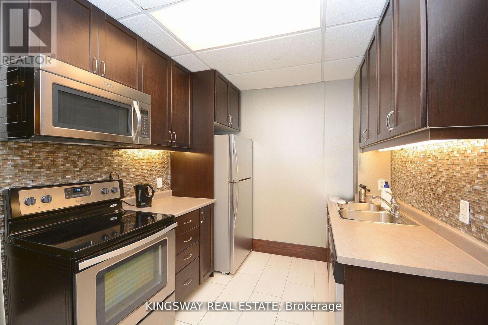 217 - 349 Rathburn Road W, Mississauga, Ontario  L5B 0G9 - Photo 8 - W12427625