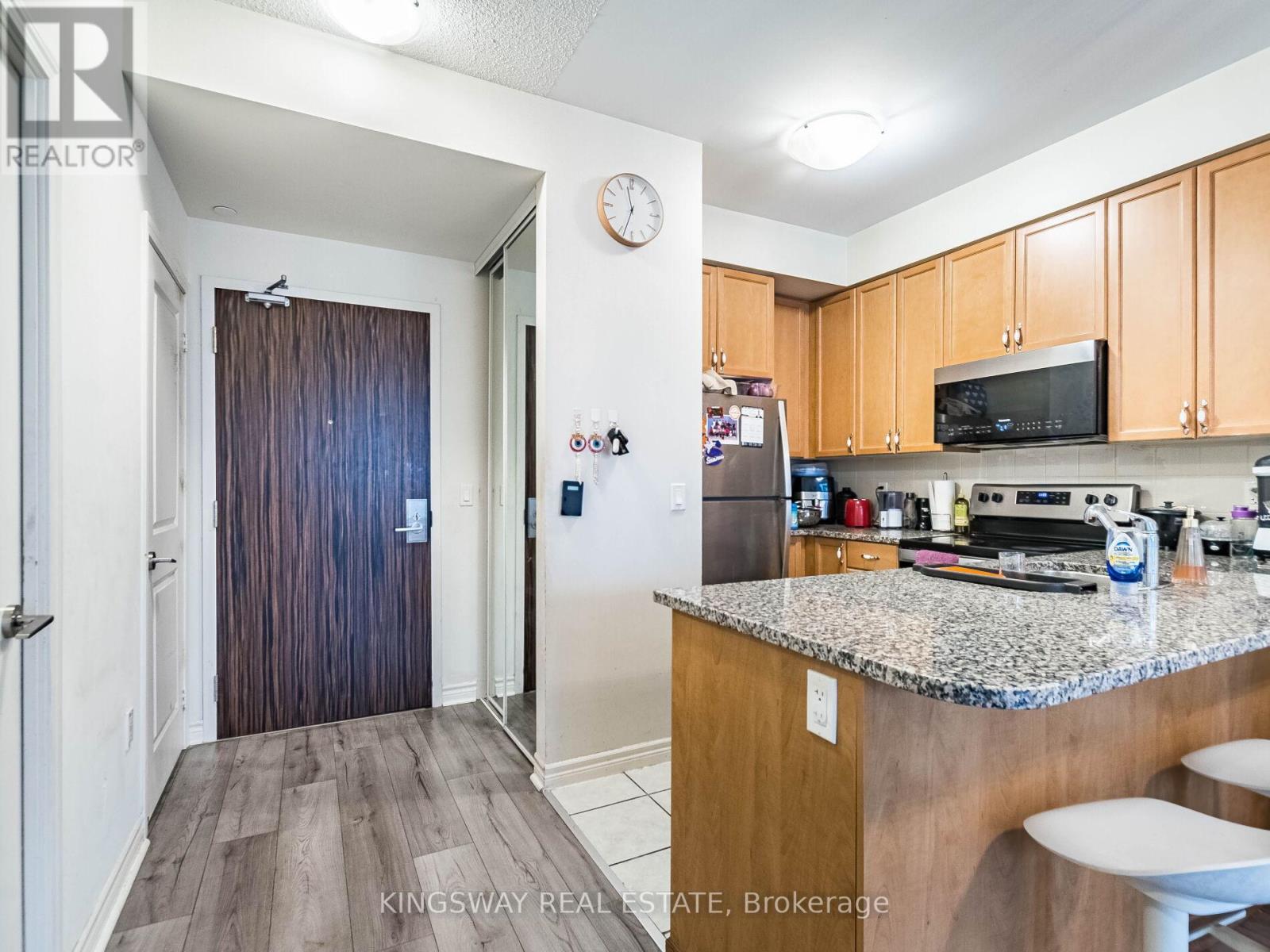 Ph 111 - 349 Rathburn Road, Mississauga, Ontario L5B 0G9 - Photo 7 - W12606624