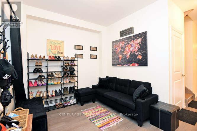 150 Winters Way, Shelburne, Ontario  L9V 3Y1 - Photo 5 - X12470597