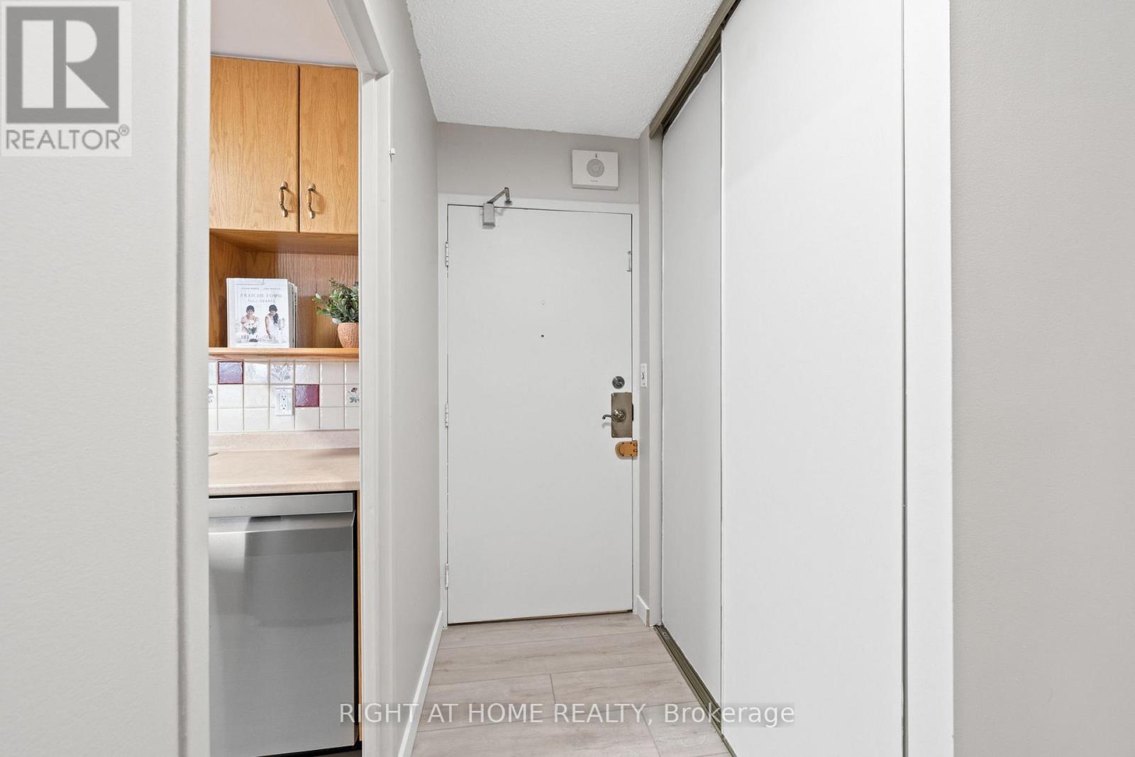 507 - 1025 Richmond Road, Ottawa, Ontario  K2B 8G8 - Photo 5 - X12683278