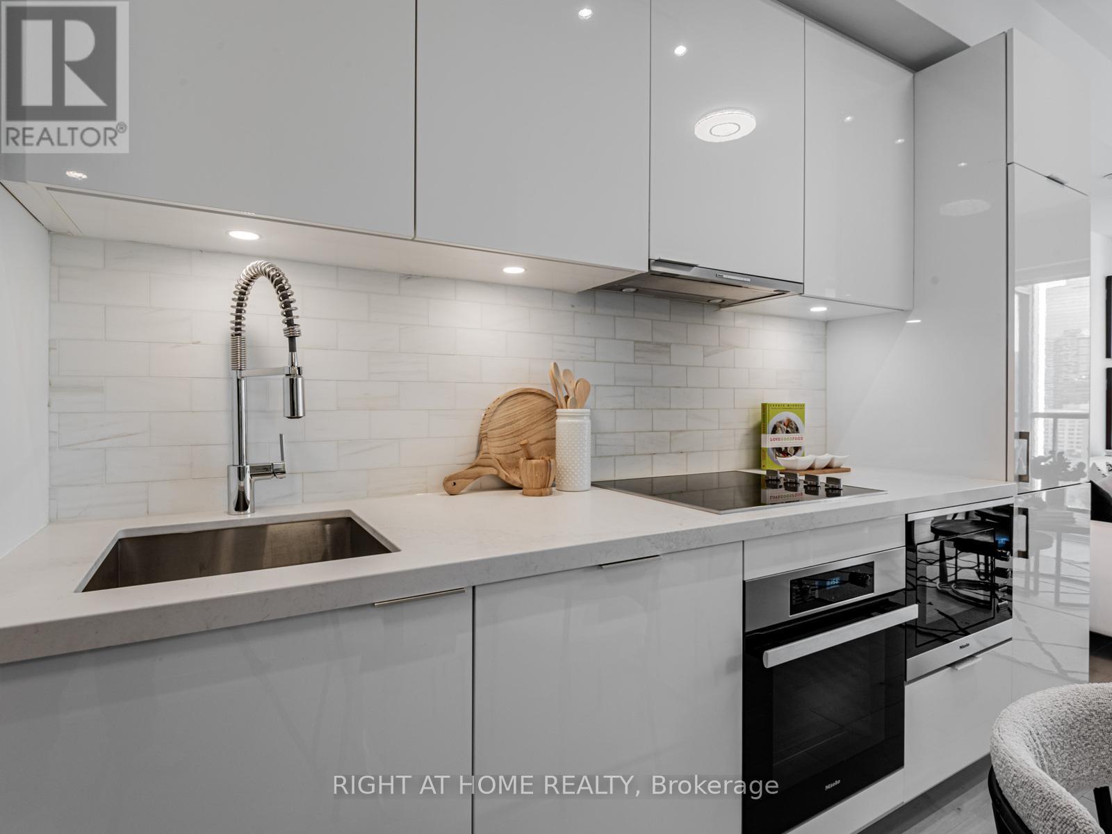 1804 - 158 Front Street, Toronto, Ontario  M5A 0K9 - Photo 10 - C12683252