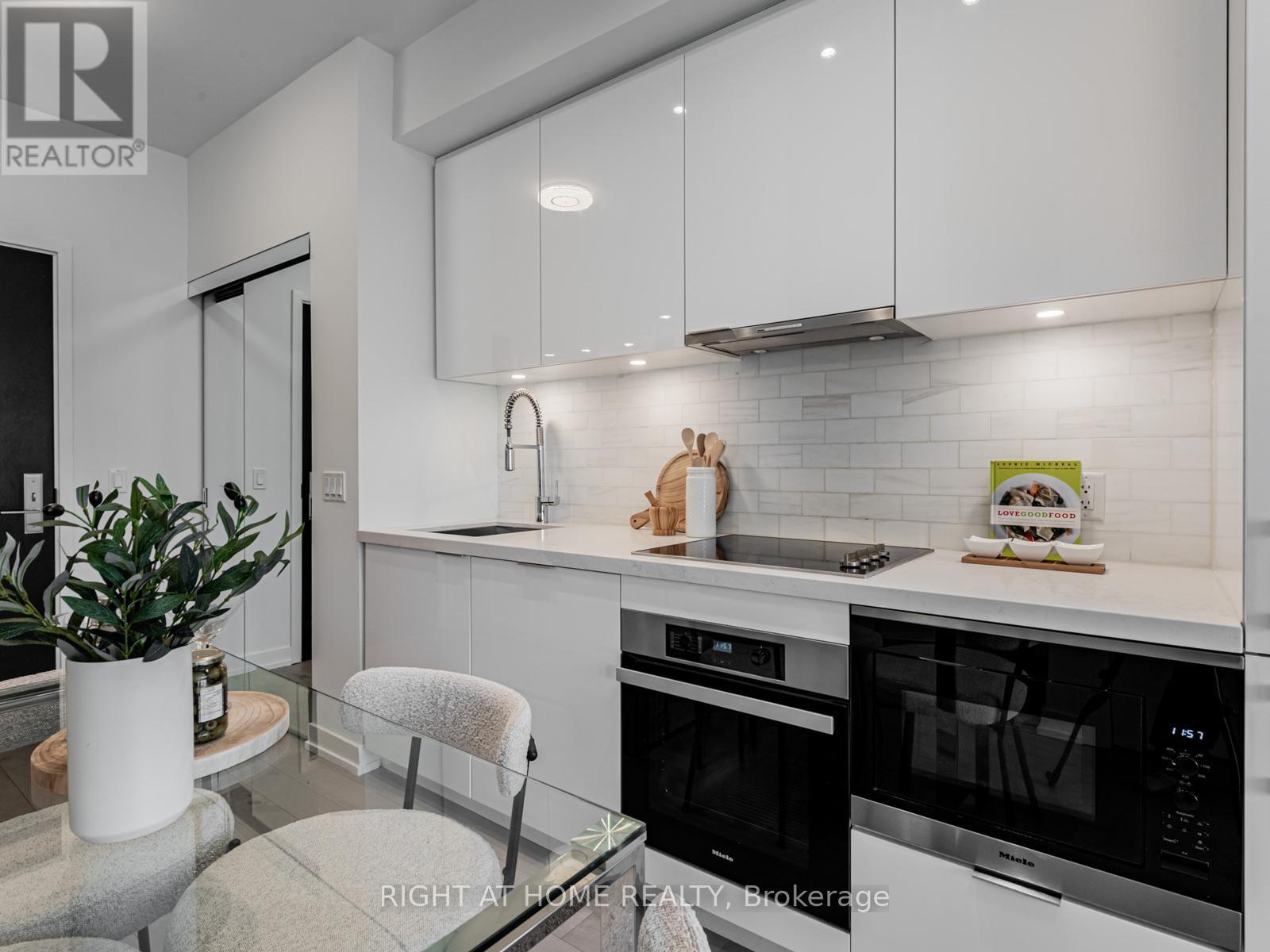 1804 - 158 Front Street, Toronto, Ontario  M5A 0K9 - Photo 11 - C12683252