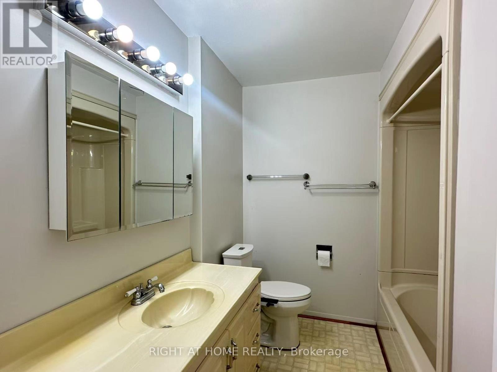 63 Cairnside Crescent, Toronto, Ontario  M2J 3M9 - Photo 14 - C12683268