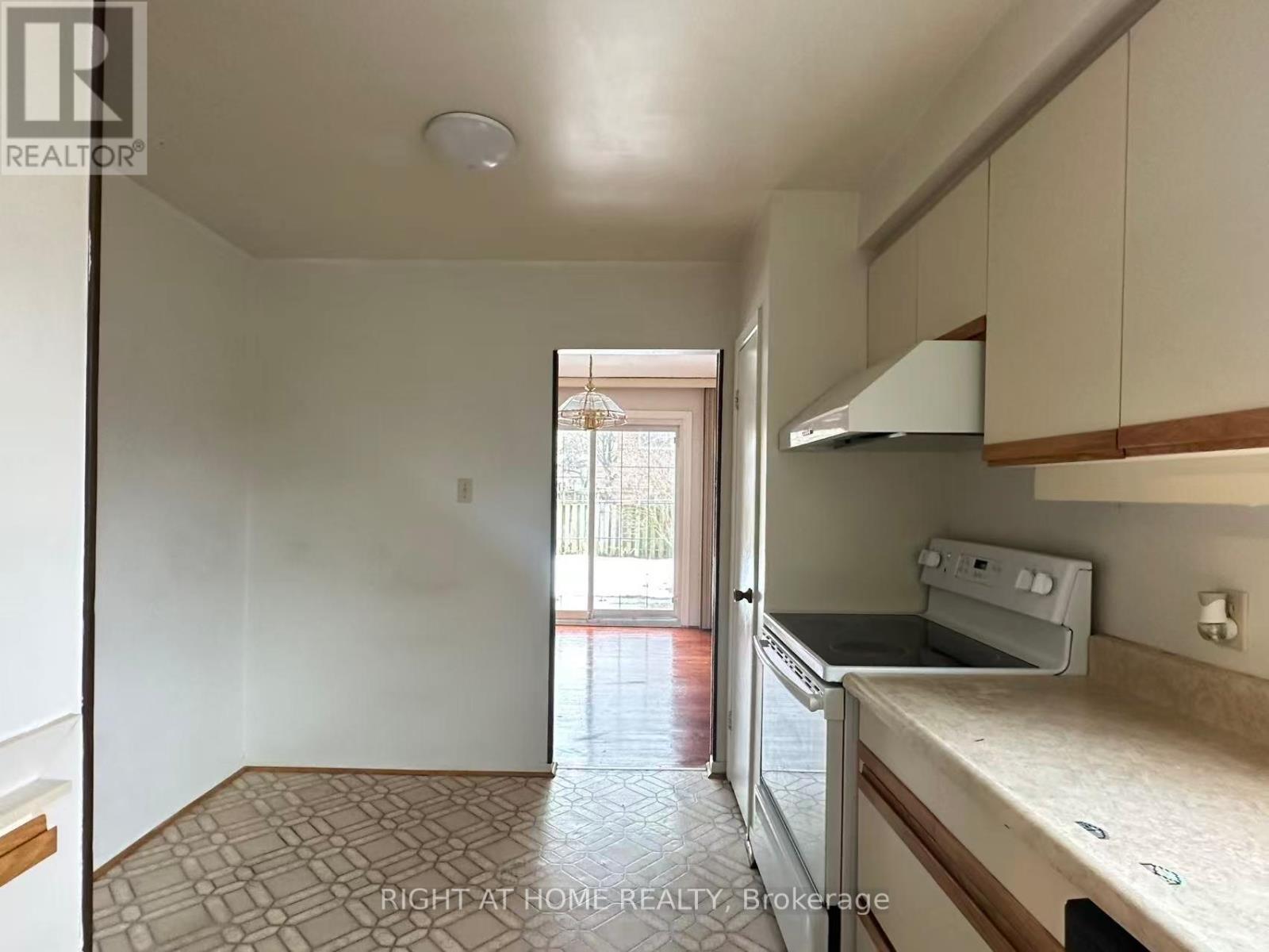 63 Cairnside Crescent, Toronto, Ontario  M2J 3M9 - Photo 6 - C12683268