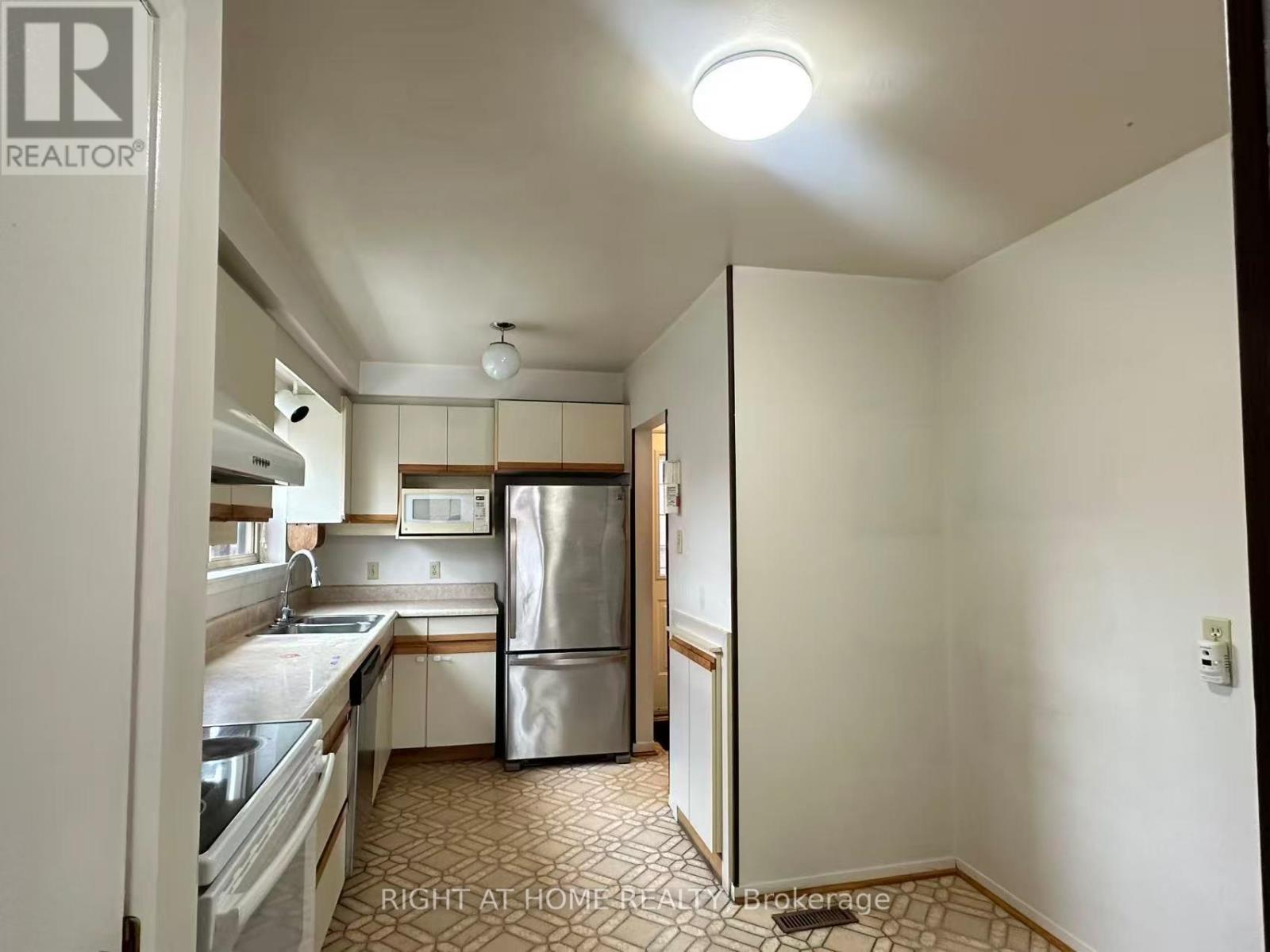 63 Cairnside Crescent, Toronto, Ontario  M2J 3M9 - Photo 7 - C12683268