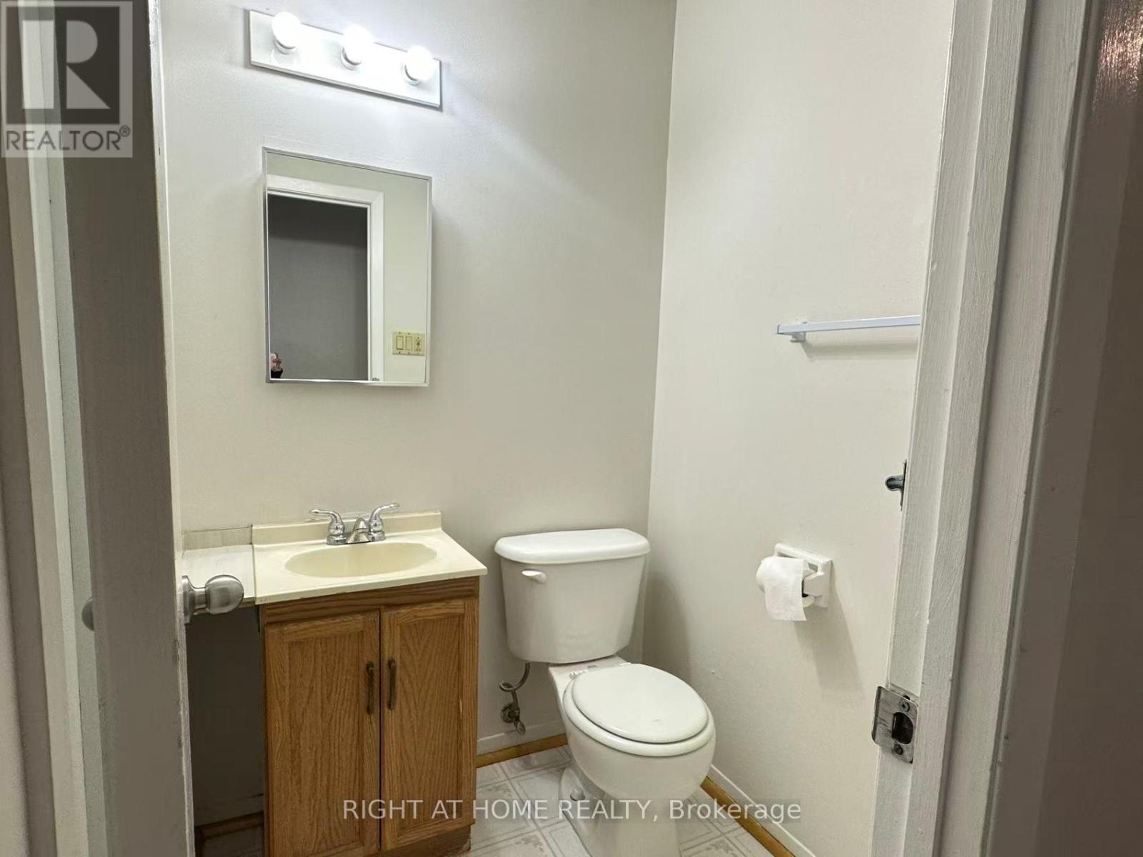 63 Cairnside Crescent, Toronto, Ontario  M2J 3M9 - Photo 8 - C12683268