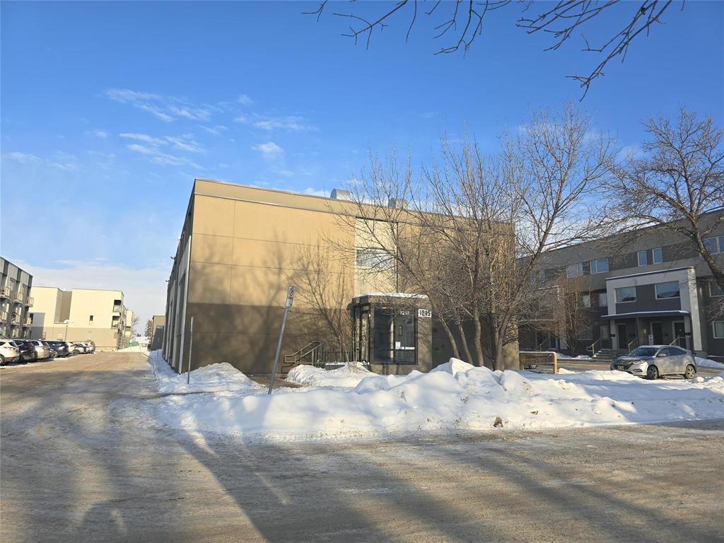 24 1215 Troy Avenue, Winnipeg, Manitoba  R2X 1E4 - Photo 2 - 202600567