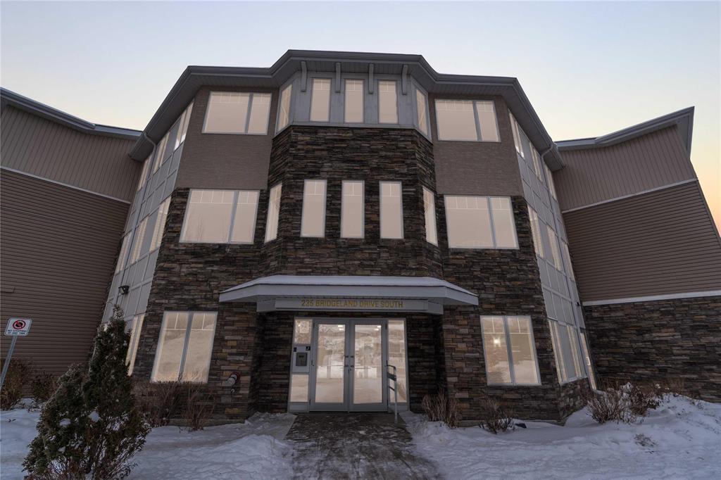 112 235 Bridgeland Drive S, Winnipeg, Manitoba  R3Y 0T7 - Photo 1 - 202600635