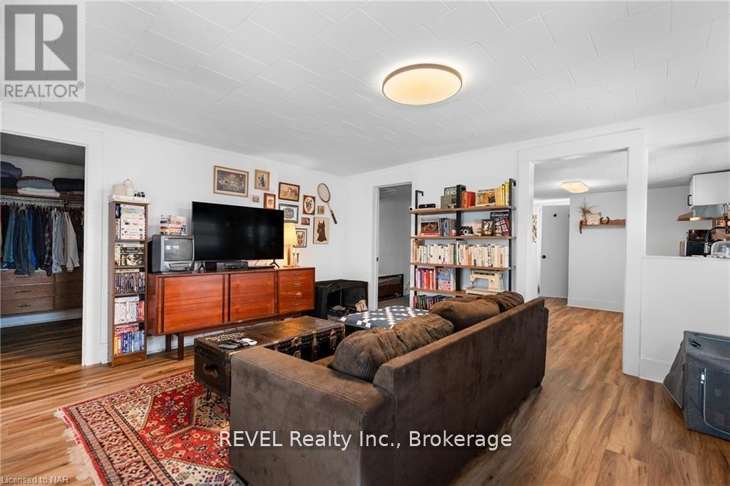 3842 Roxborough Avenue, Fort Erie, Ontario  L0S 1B0 - Photo 4 - X12683294