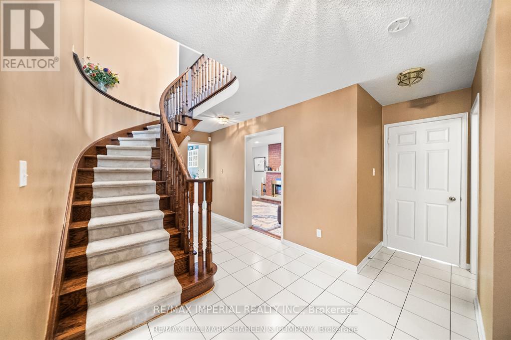 493 Blackstock Road, Newmarket, Ontario  L3Y 8H6 - Photo 3 - N12683302