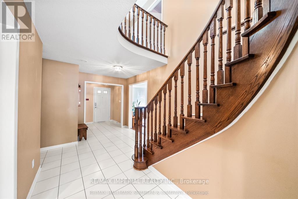 493 Blackstock Road, Newmarket, Ontario  L3Y 8H6 - Photo 4 - N12683302