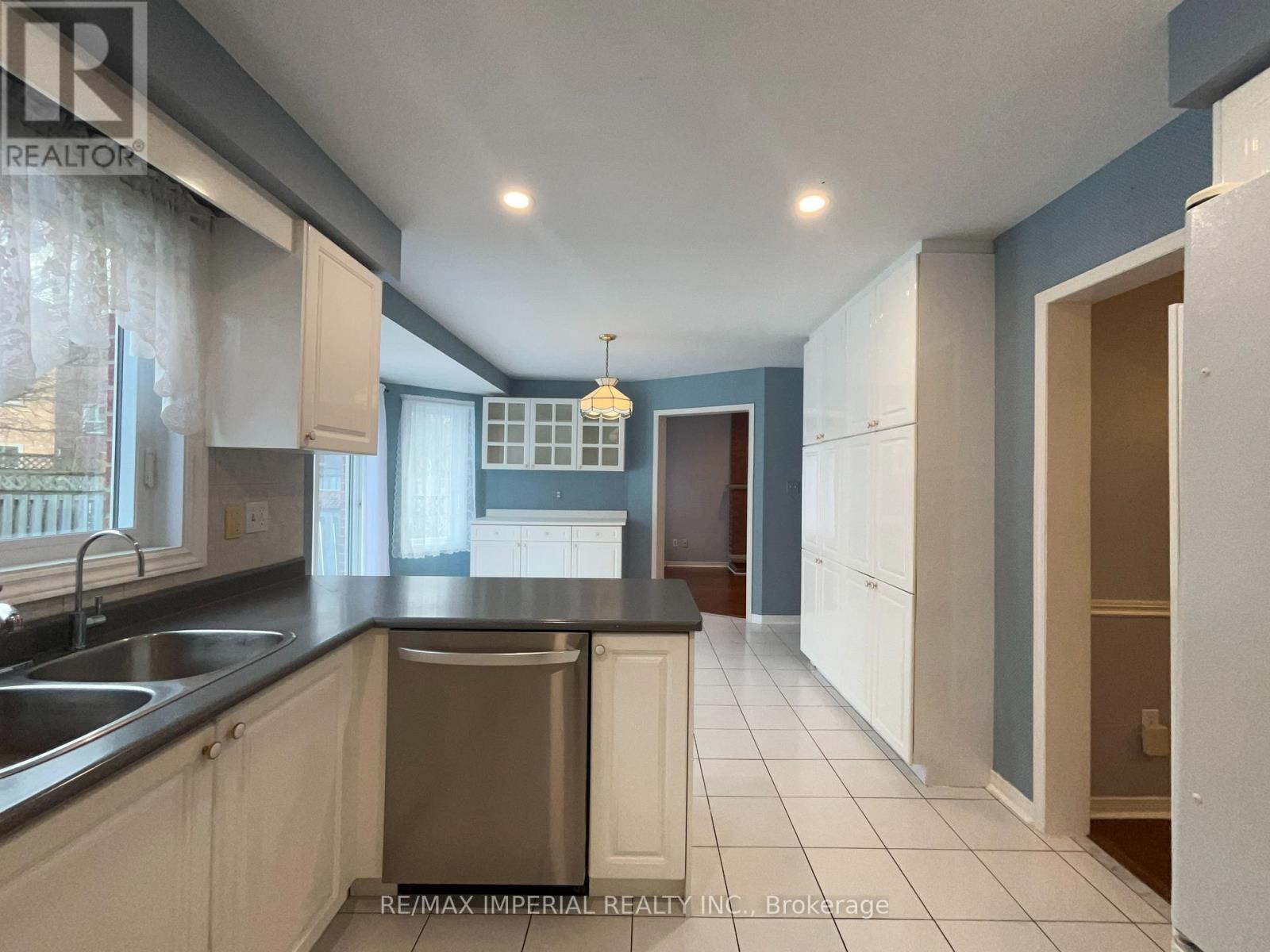 493 Blackstock Road, Newmarket, Ontario  L3Y 8H6 - Photo 6 - N12683302