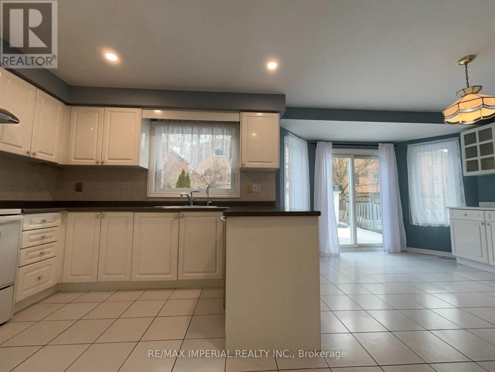 493 Blackstock Road, Newmarket, Ontario  L3Y 8H6 - Photo 7 - N12683302