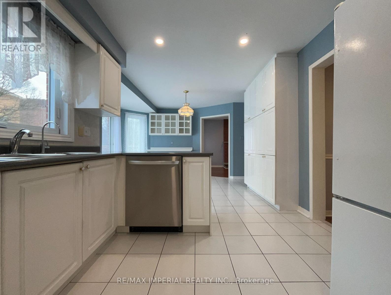 493 Blackstock Road, Newmarket, Ontario  L3Y 8H6 - Photo 8 - N12683302