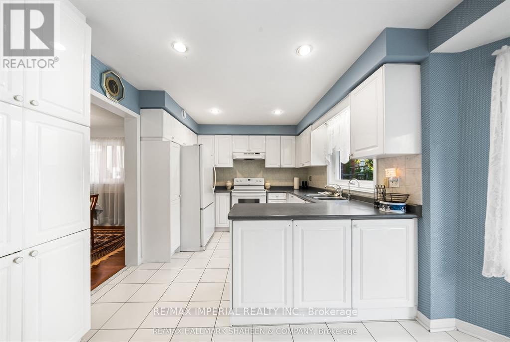 493 Blackstock Road, Newmarket, Ontario  L3Y 8H6 - Photo 9 - N12683302