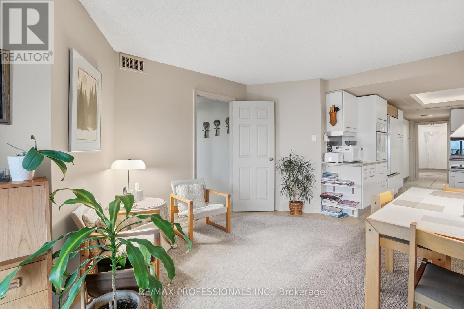 1806 - 2010 Islington Avenue, Toronto, Ontario  M9P 3S8 - Photo 19 - W12680966