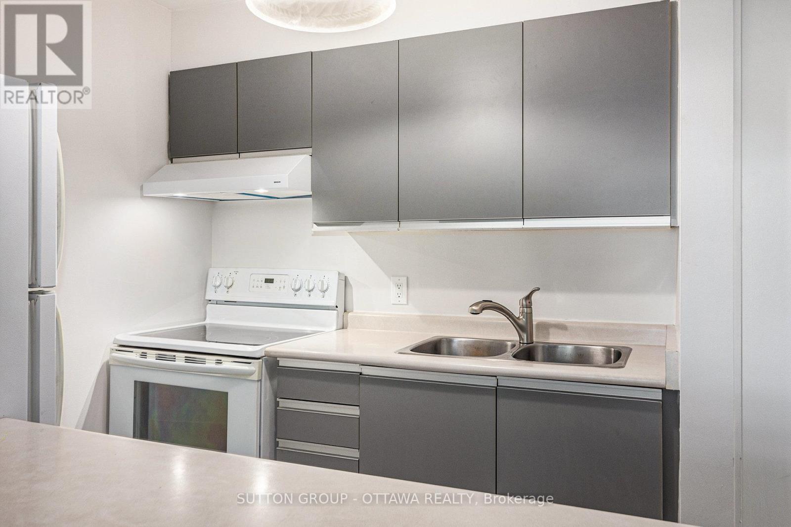 314 - 270 Brittany Drive, Ottawa, Ontario  K1K 4M3 - Photo 8 - X12683316