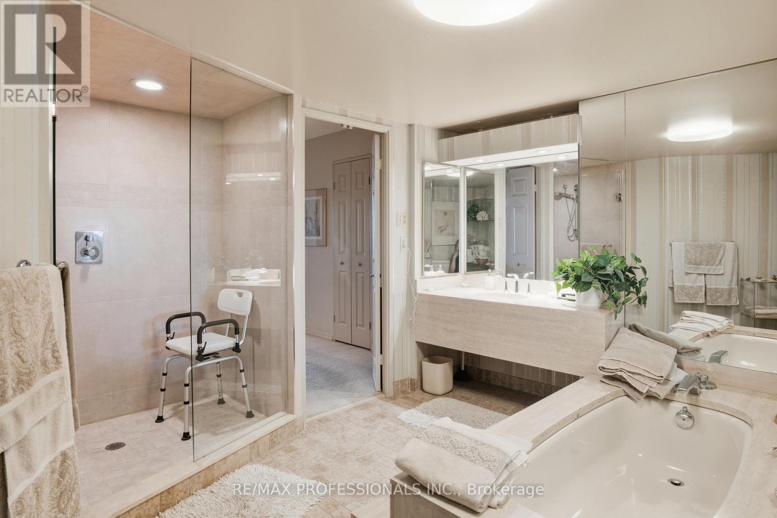 1806 - 2010 Islington Avenue, Toronto, Ontario  M9P 3S8 - Photo 29 - W12680966