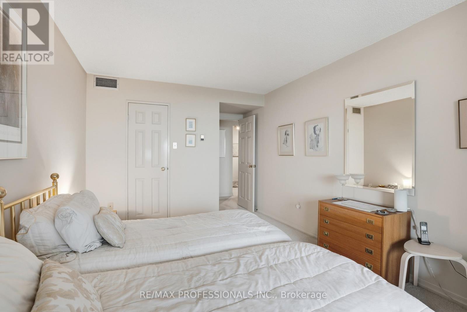 1806 - 2010 Islington Avenue, Toronto, Ontario  M9P 3S8 - Photo 31 - W12680966