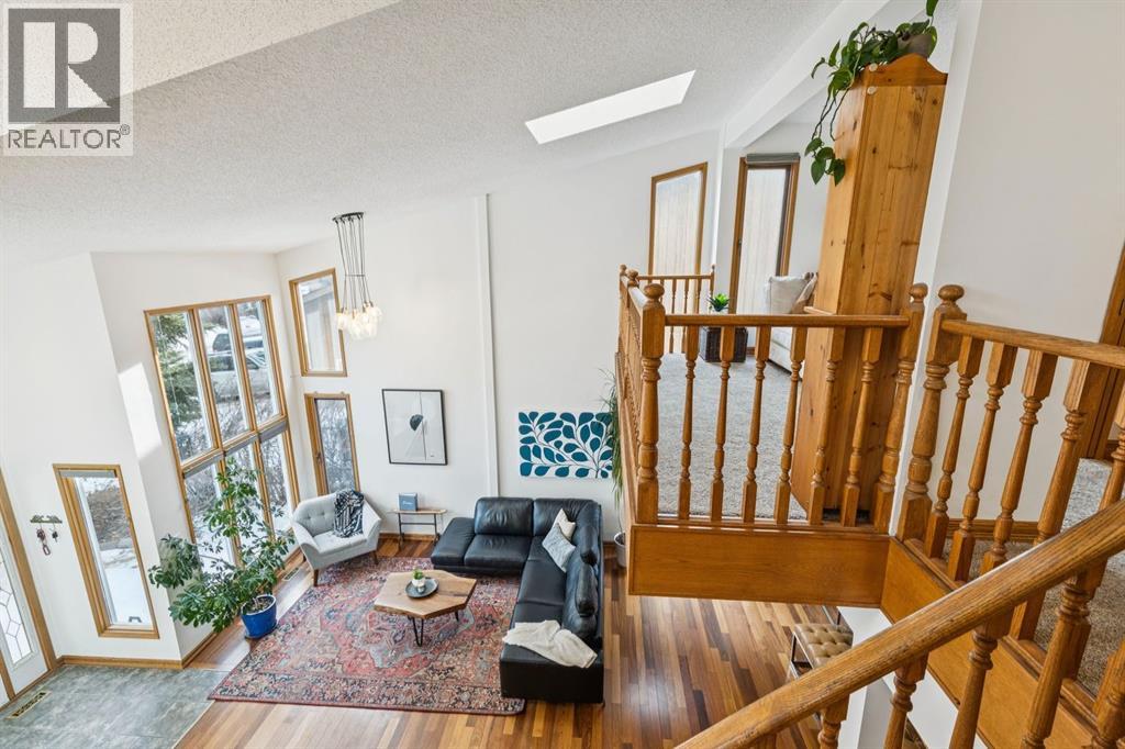 715 Coach Bluff Crescent Sw, Calgary, Alberta  T3H 1A9 - Photo 19 - A2277368