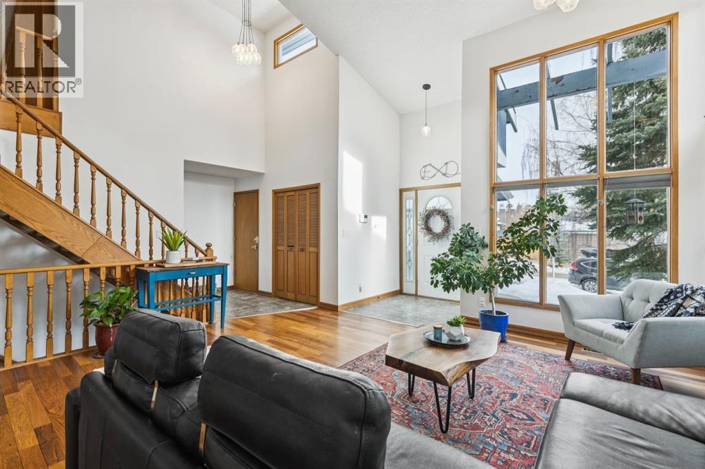 715 Coach Bluff Crescent Sw, Calgary, Alberta  T3H 1A9 - Photo 6 - A2277368