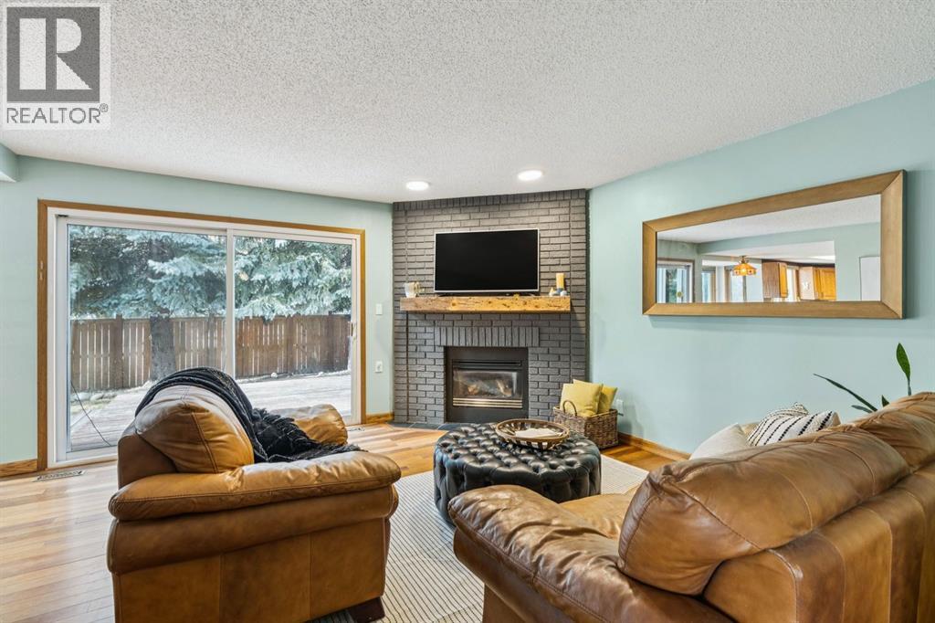 715 Coach Bluff Crescent Sw, Calgary, Alberta  T3H 1A9 - Photo 15 - A2277368