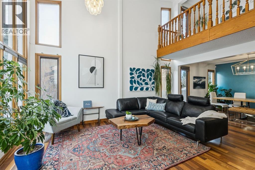 715 Coach Bluff Crescent Sw, Calgary, Alberta  T3H 1A9 - Photo 5 - A2277368