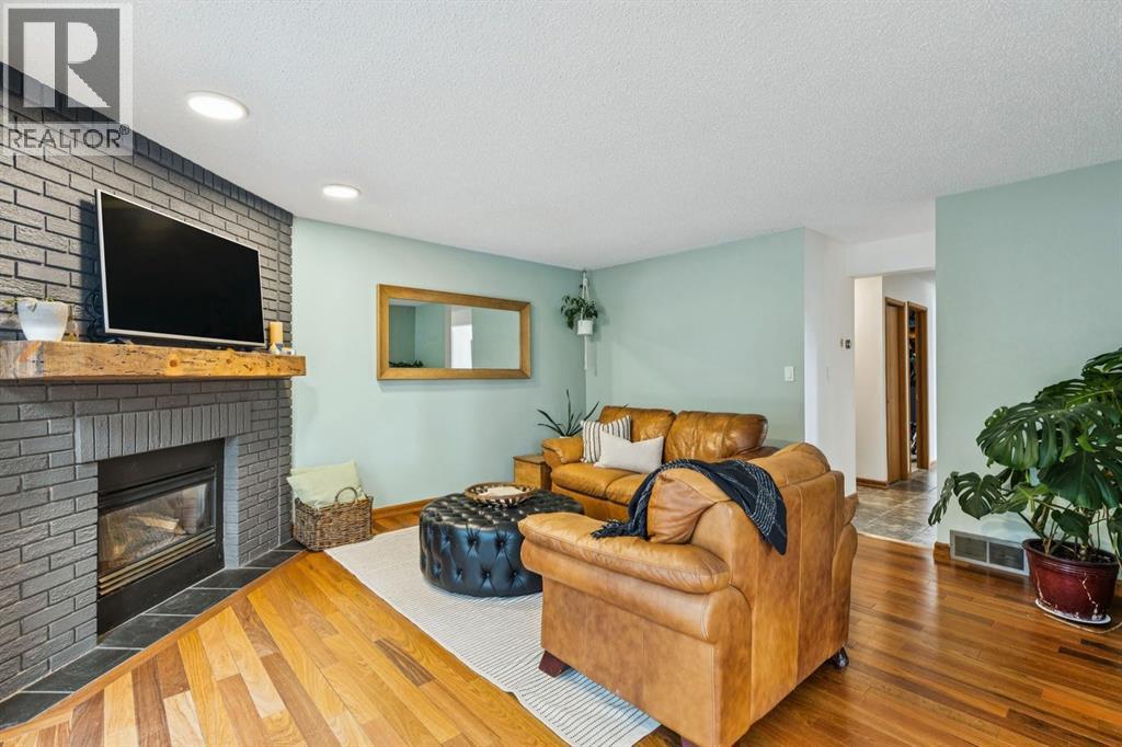 715 Coach Bluff Crescent Sw, Calgary, Alberta  T3H 1A9 - Photo 14 - A2277368