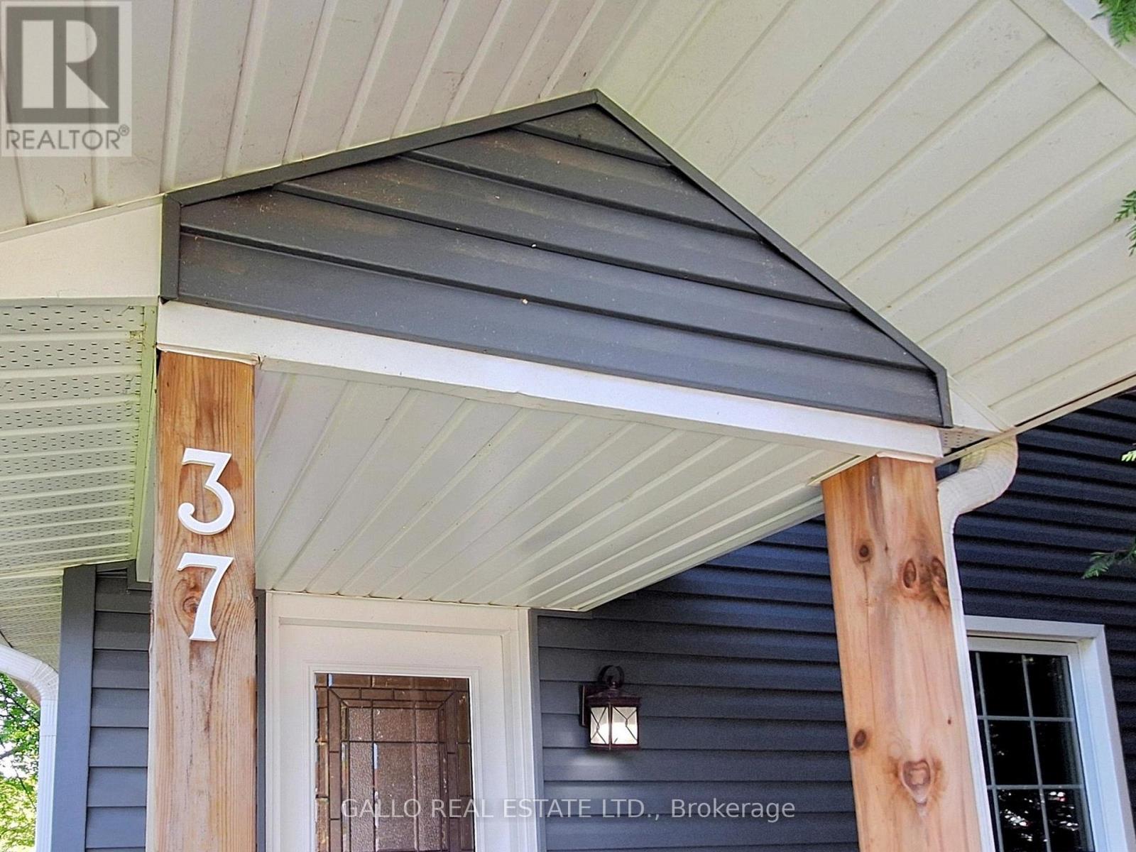 37 Windsor Drive, Whitchurch-Stouffville, Ontario  L4A 7X3 - Photo 5 - N12640390