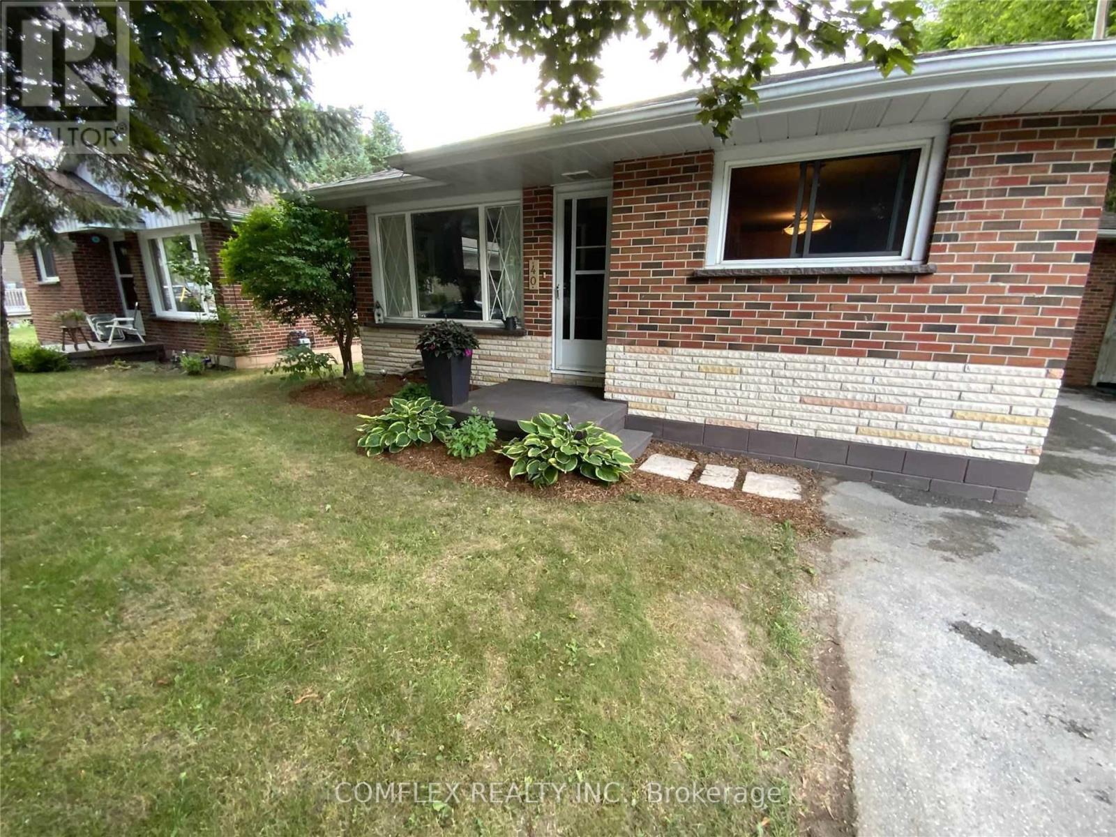 UPPER - 40 BASCOM STREET, Uxbridge, Ontario