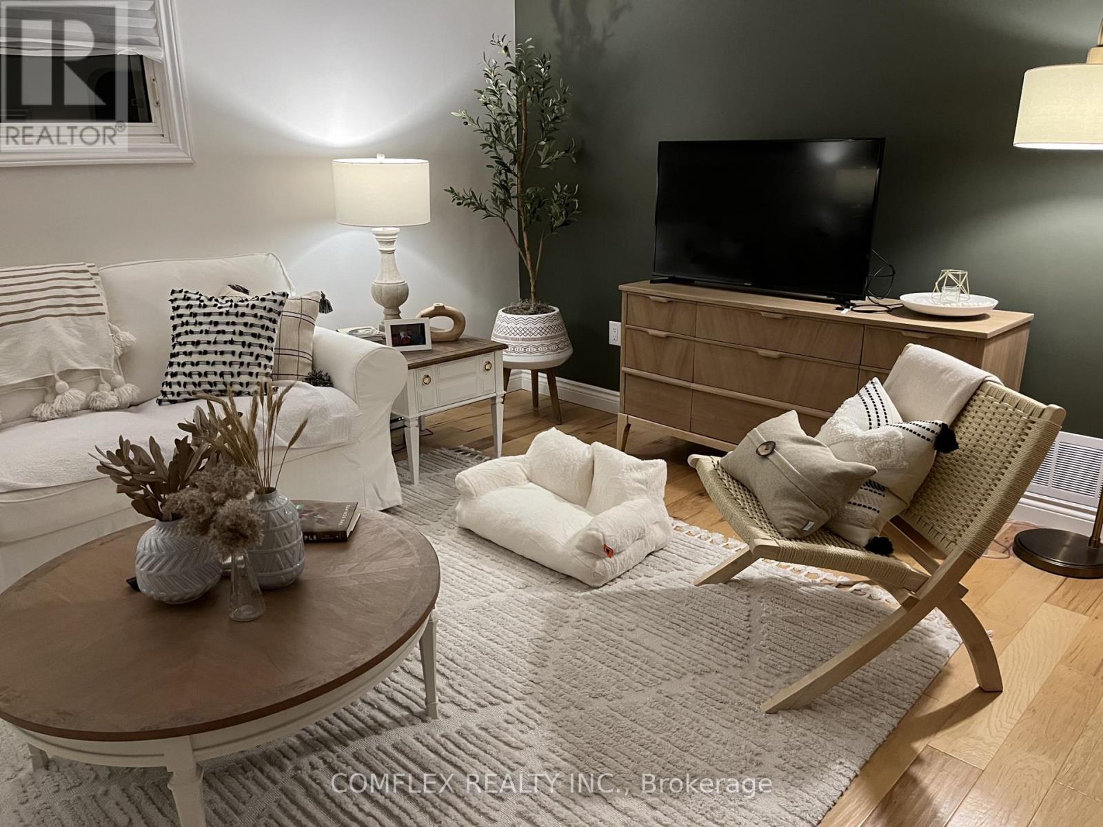 Upper - 40 Bascom Street, Uxbridge, Ontario  L9P 1J3 - Photo 2 - N12680620