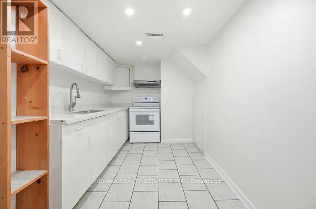 8 Nottawasaga Crescent, Brampton, Ontario  L6Z 1B9 - Photo 34 - W12679868