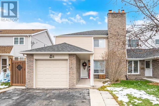 8 Nottawasaga Crescent, Brampton, Ontario  L6Z 1B9 - Photo 4 - W12679868