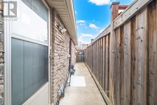 8 Nottawasaga Crescent, Brampton, Ontario  L6Z 1B9 - Photo 40 - W12679868