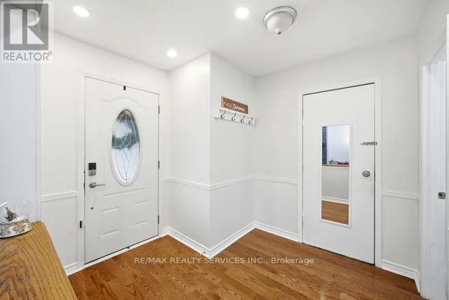 8 Nottawasaga Crescent, Brampton, Ontario  L6Z 1B9 - Photo 7 - W12679868