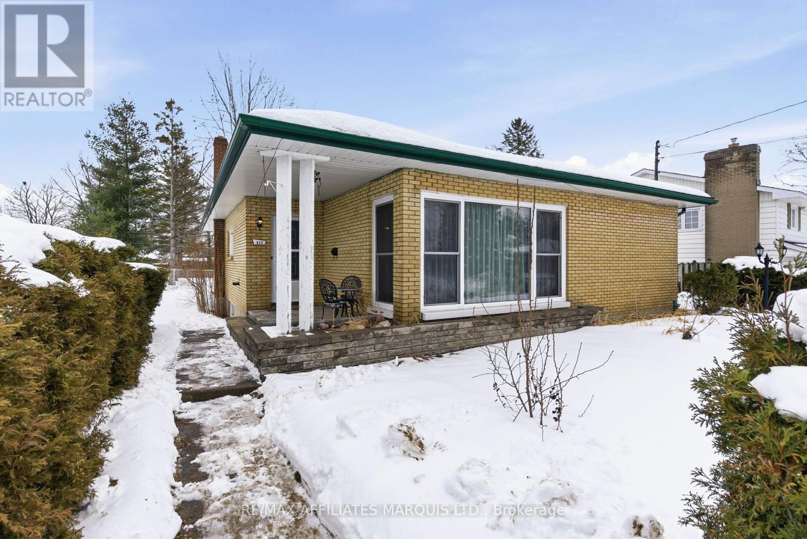 217 Pescod Avenue, Cornwall, Ontario  K6J 2H9 - Photo 2 - X12683340