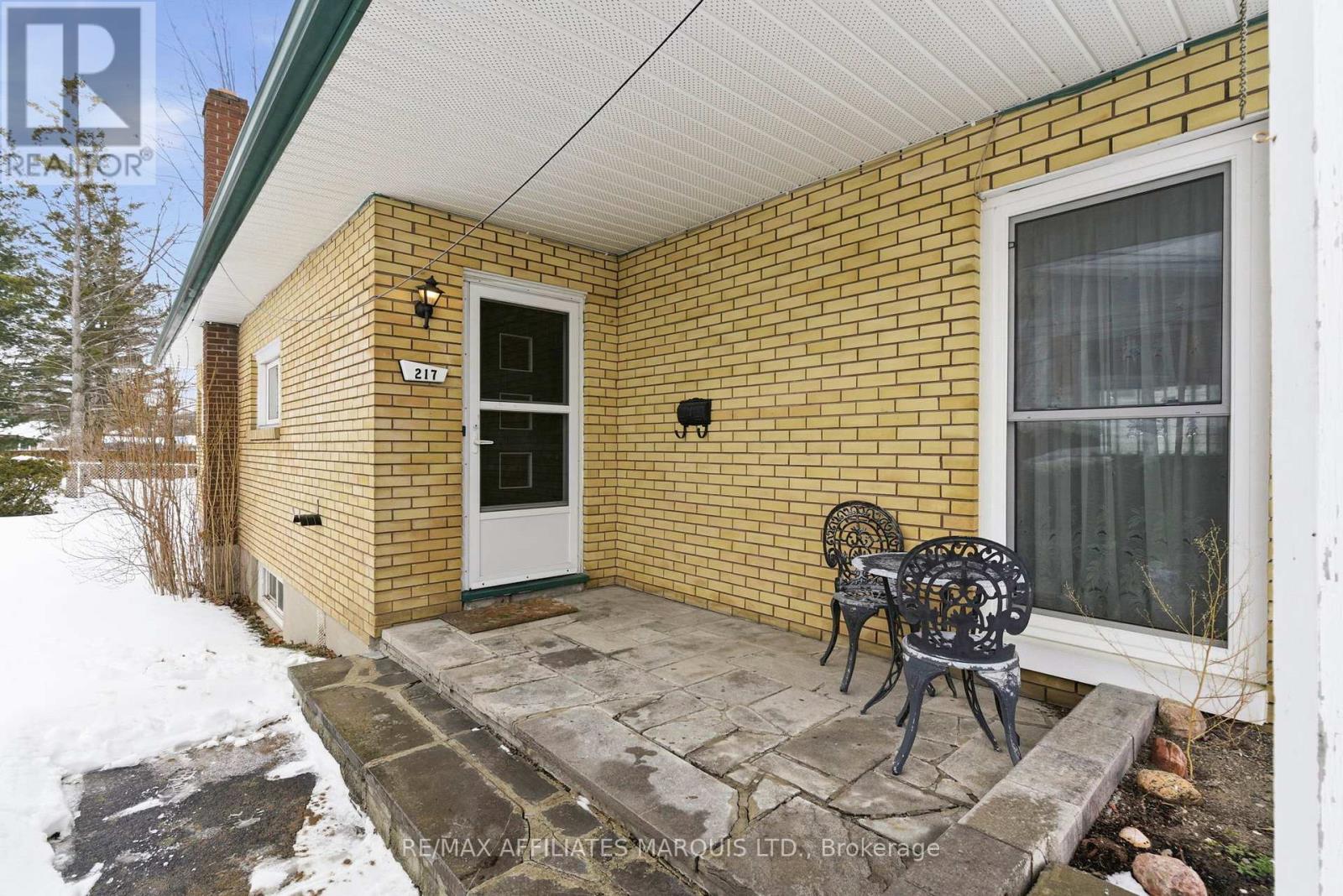 217 Pescod Avenue, Cornwall, Ontario  K6J 2H9 - Photo 4 - X12683340