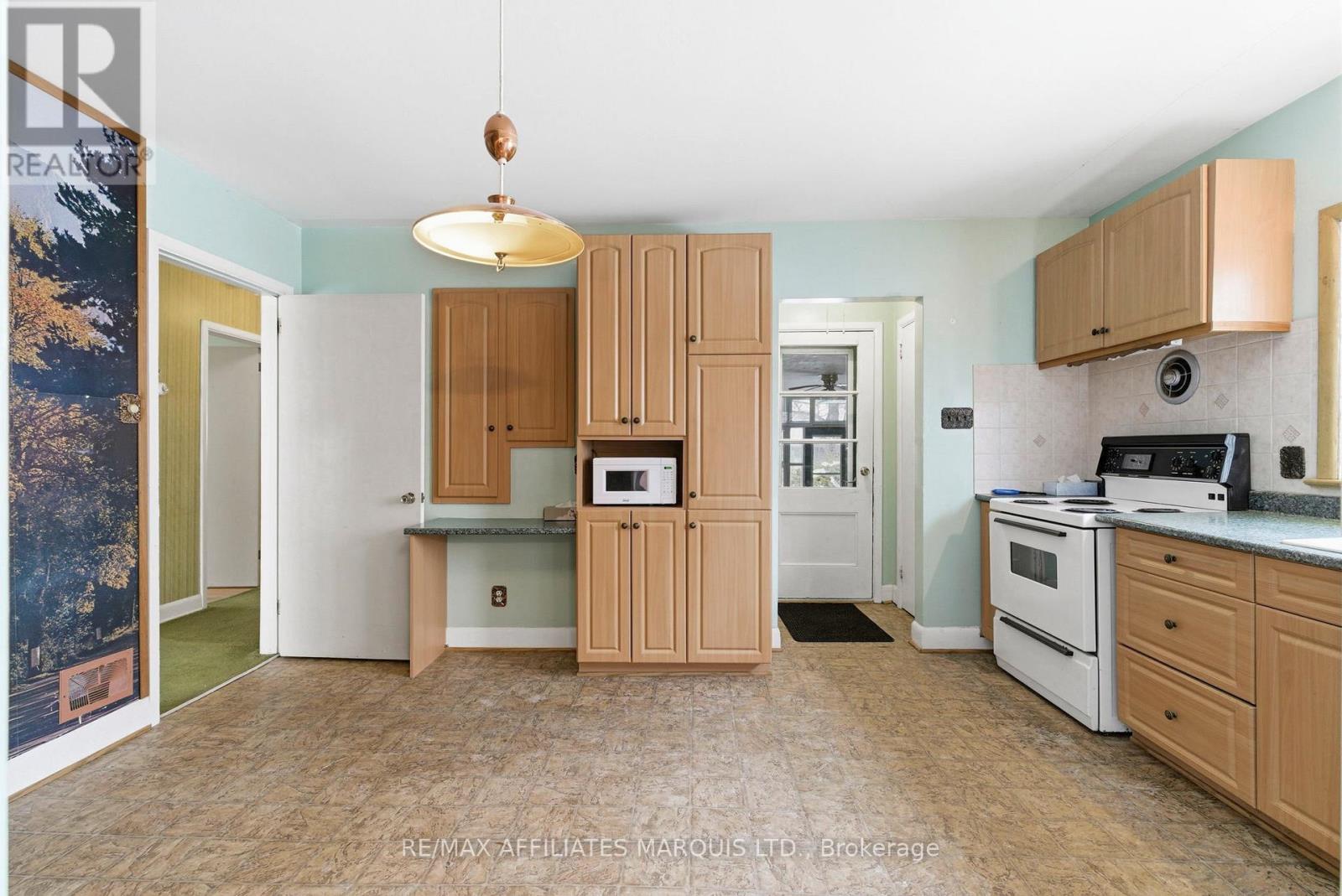 217 Pescod Avenue, Cornwall, Ontario  K6J 2H9 - Photo 8 - X12683340