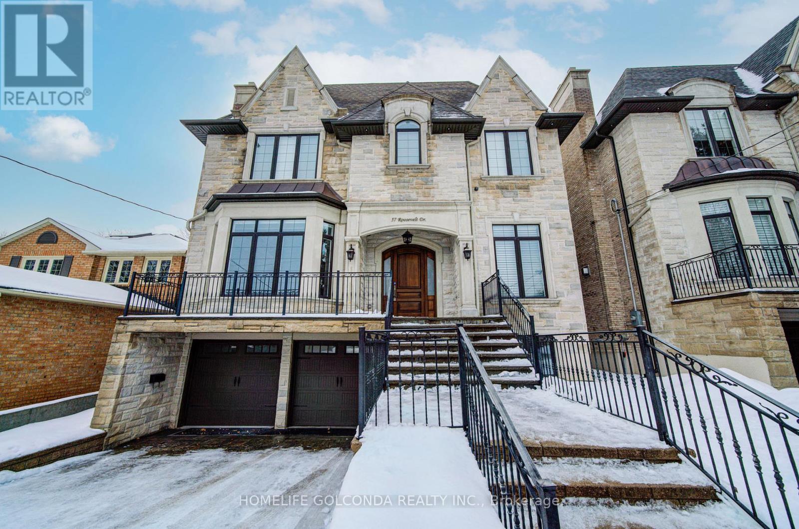 57 Roosevelt Drive, Richmond Hill, Ontario  L4C 6V2 - Photo 2 - N12683326