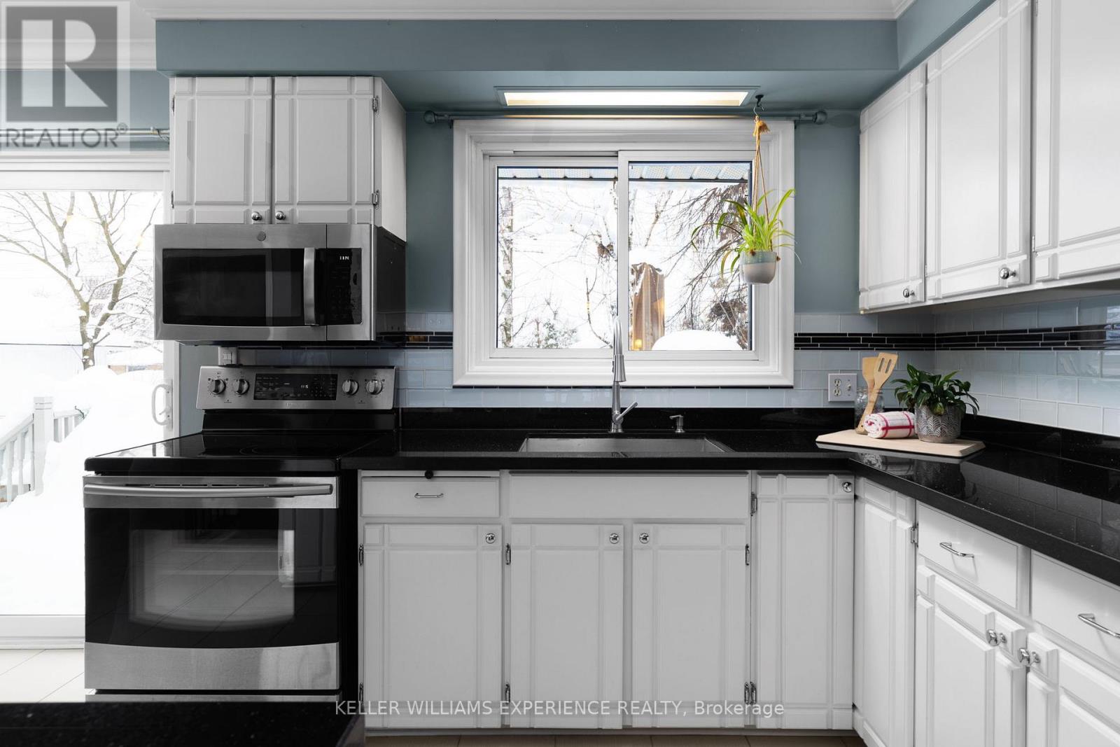 27 Ottaway Avenue, Barrie, Ontario  L4M 2W6 - Photo 7 - S12683334