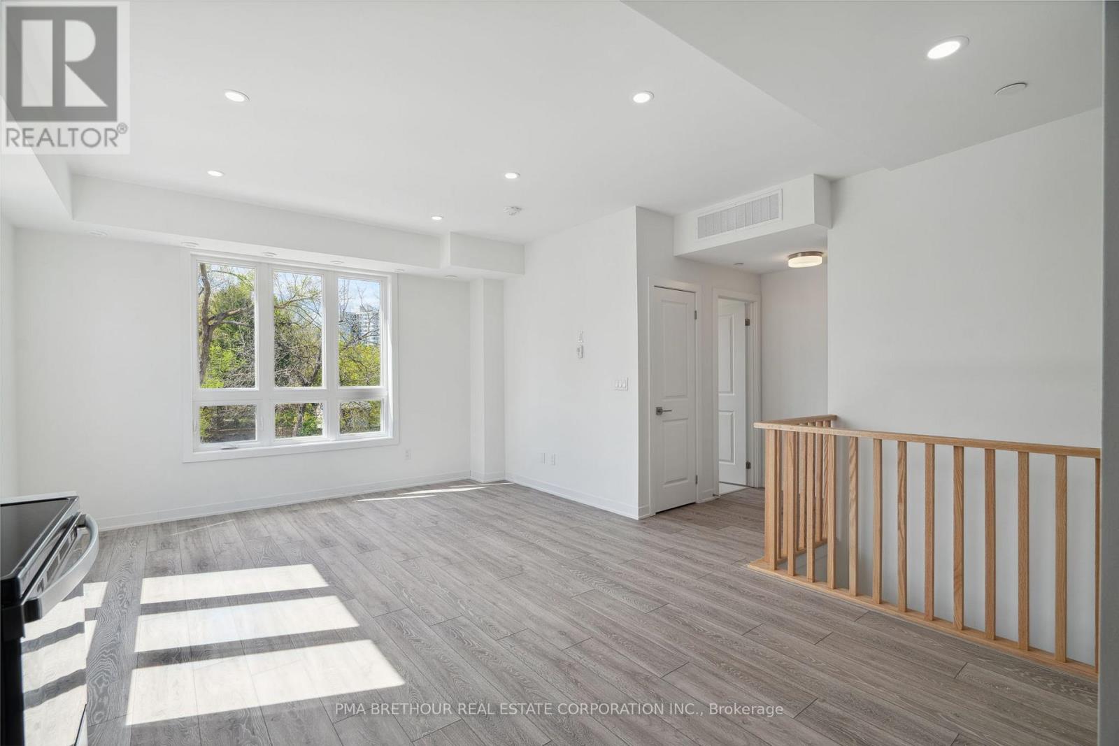 19 - 4045 Hickory Drive, Mississauga, Ontario  L4W 0G6 - Photo 6 - W12683336