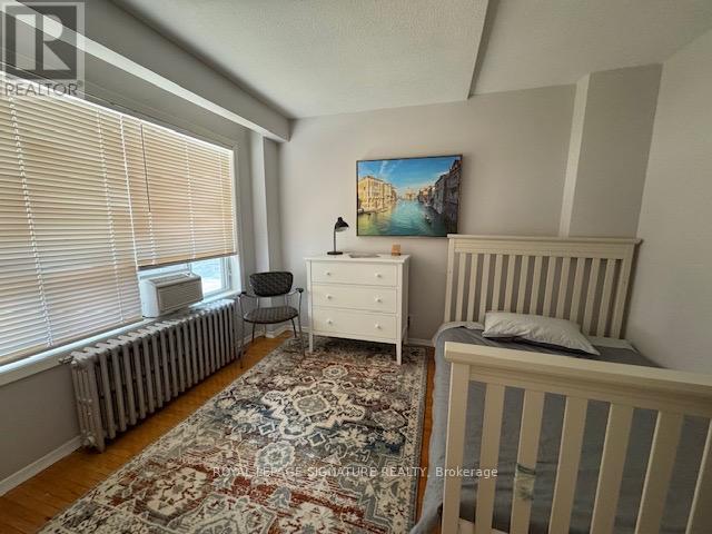 Main - 18 Holland Park Avenue, Toronto, Ontario  M6C 1M1 - Photo 3 - C12682798