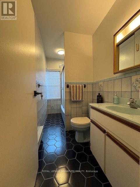 Main - 18 Holland Park Avenue, Toronto, Ontario  M6C 1M1 - Photo 6 - C12682798