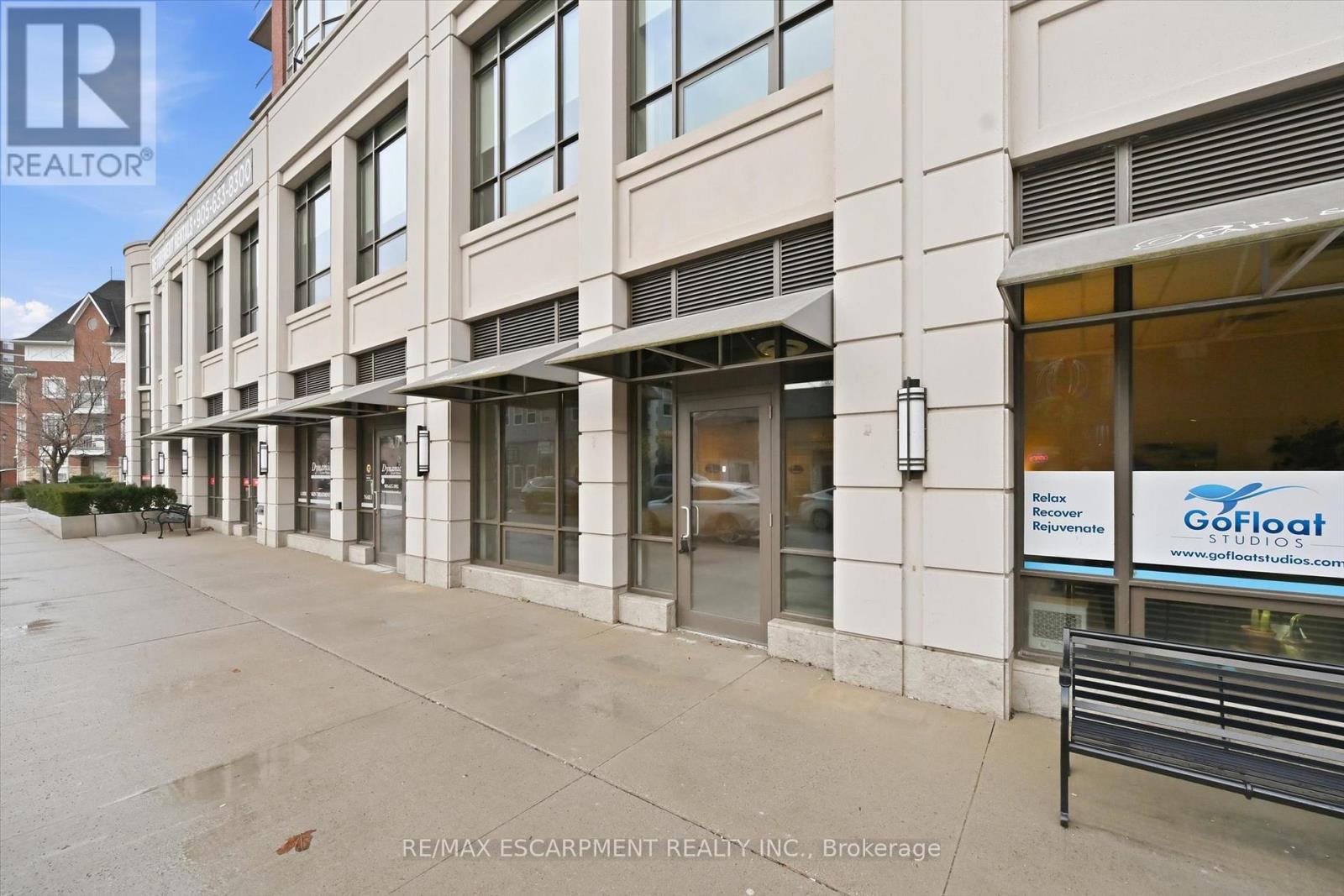 B - 390 Pearl Street, Burlington, Ontario  L7R 2M9 - Photo 4 - W12682636