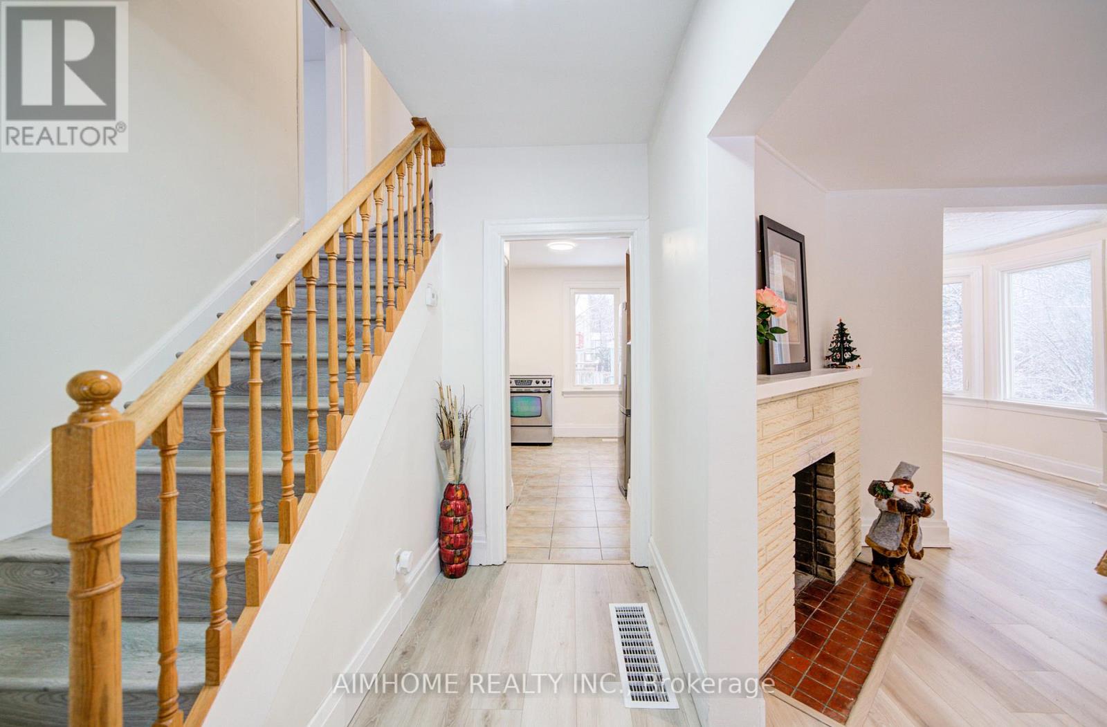 222 Richmond Street, Richmond Hill, Ontario  L4C 3Y8 - Photo 7 - N12683376