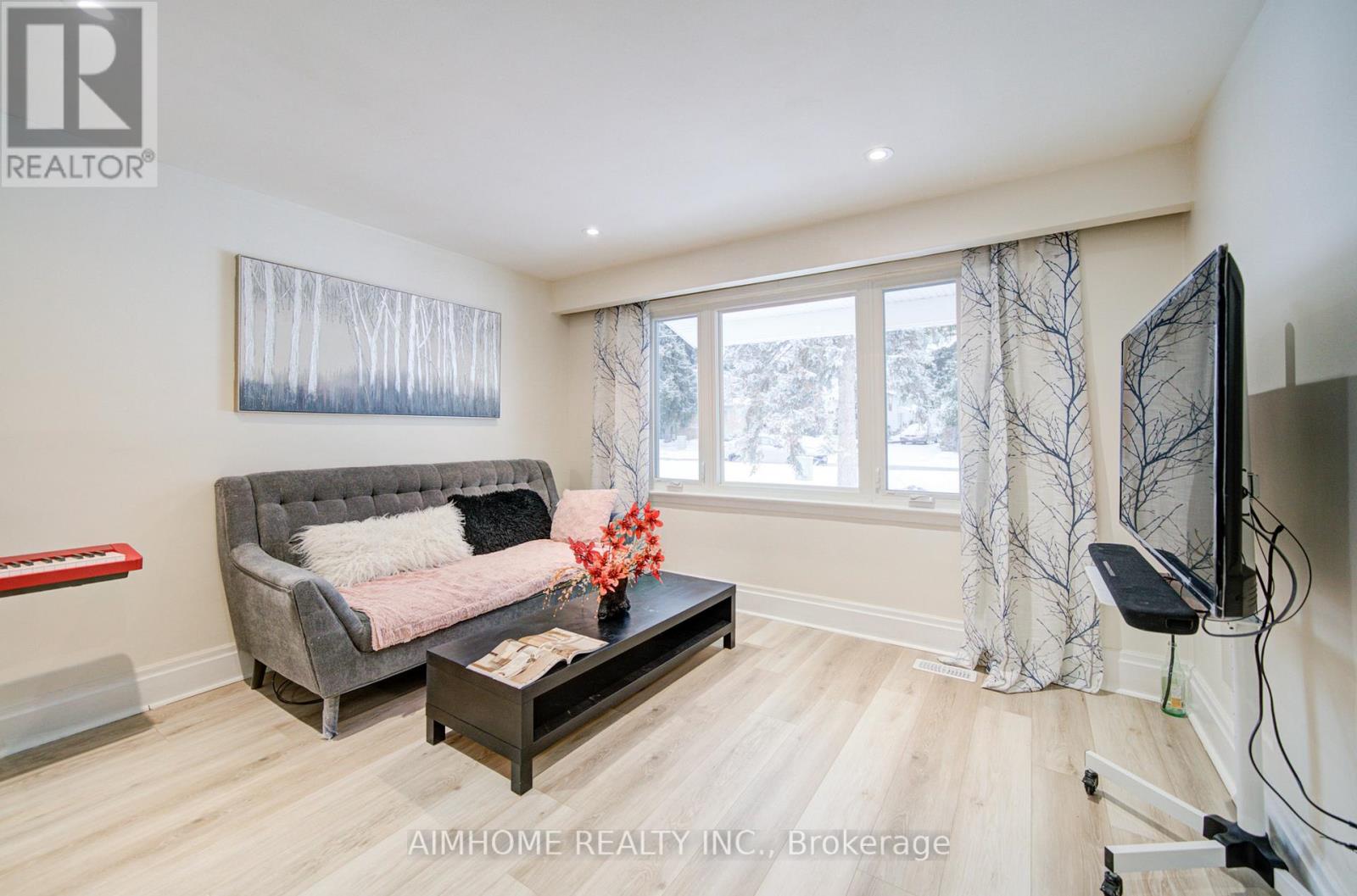 222 Richmond Street, Richmond Hill, Ontario  L4C 3Y8 - Photo 8 - N12683376