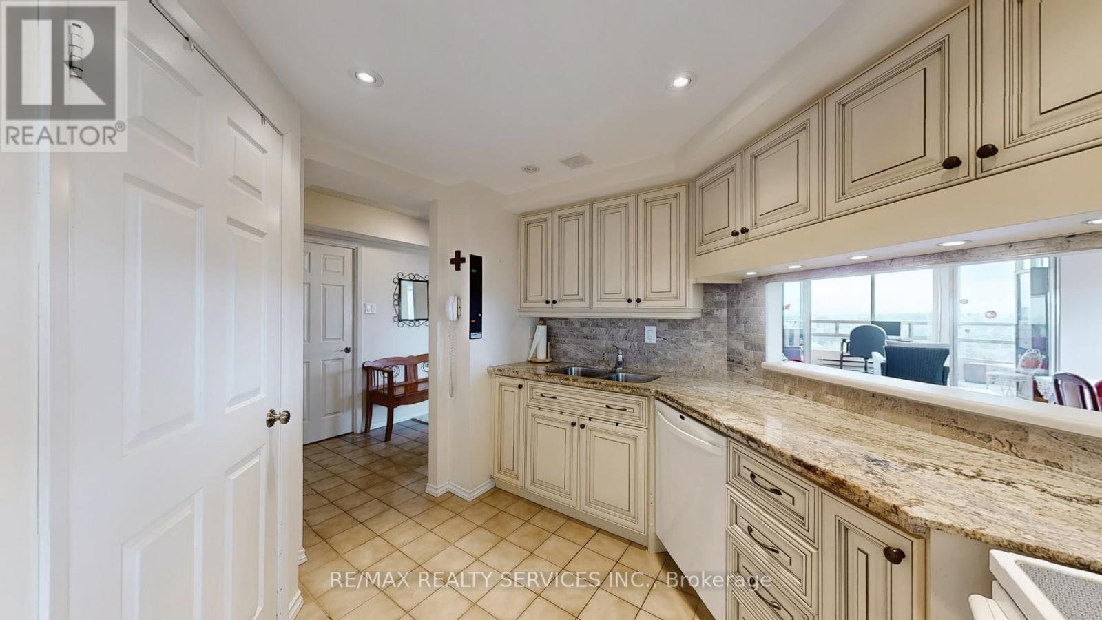 909 - 330 Mill Street S, Brampton, Ontario  L6Y 3V3 - Photo 14 - W12683358