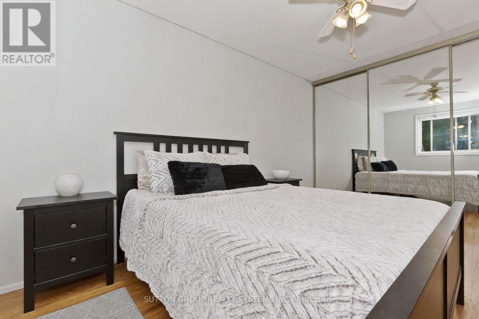 1535 Thetford Court, Mississauga, Ontario  L5J 3N2 - Photo 10 - W12683374