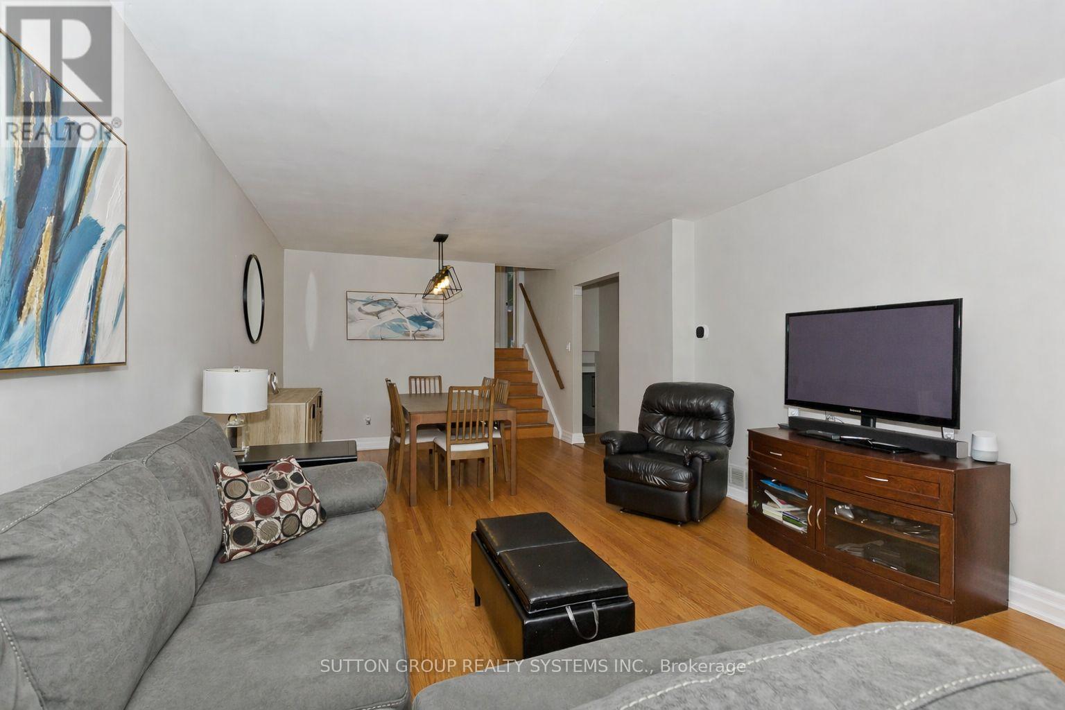 1535 Thetford Court, Mississauga, Ontario  L5J 3N2 - Photo 2 - W12683374