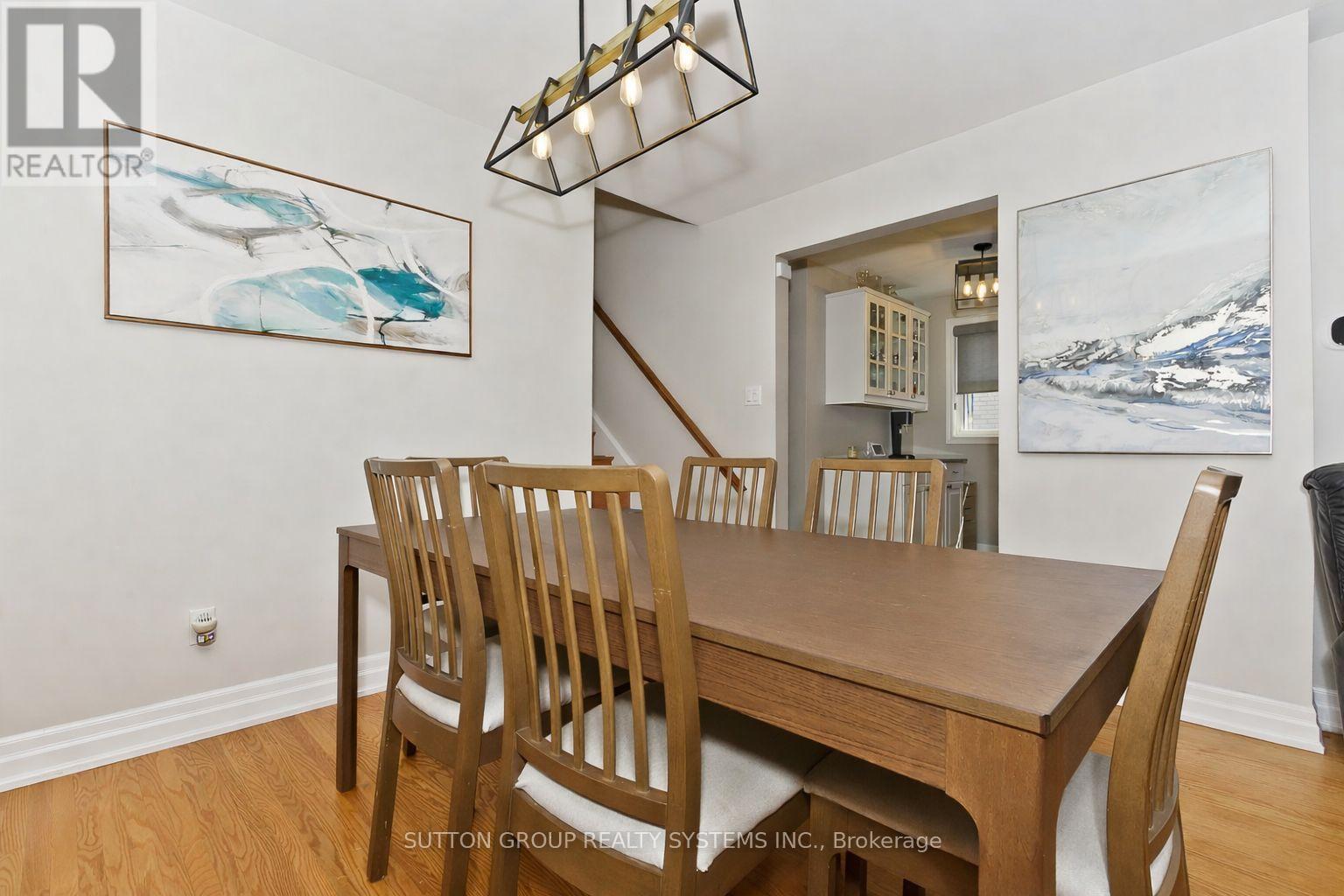 1535 Thetford Court, Mississauga, Ontario  L5J 3N2 - Photo 4 - W12683374